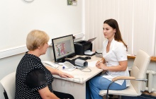 Консультация специалиста, сбор анамнеза заболевания полипы толстой кишки